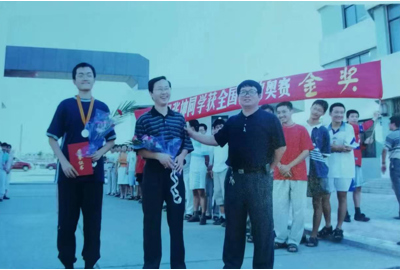 张坤
