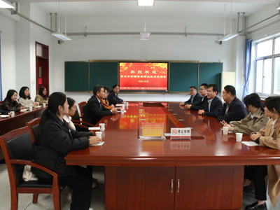 2025年10月20日，贺龙中学代表团到我校交流指导