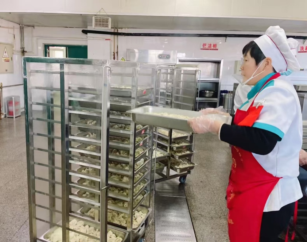 D:\D盘\食堂\27.宣传报道\2025.12.21冬至免费吃水饺\2.jpg