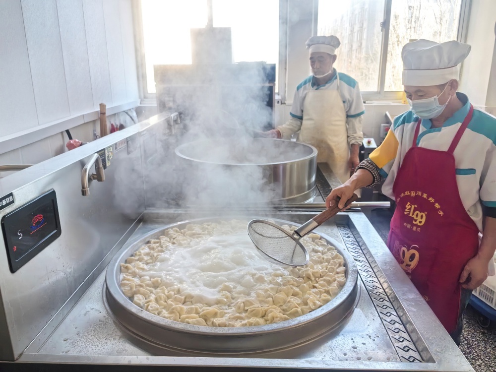 D:\D盘\食堂\27.宣传报道\2025.12.21冬至免费吃水饺\1.jpg