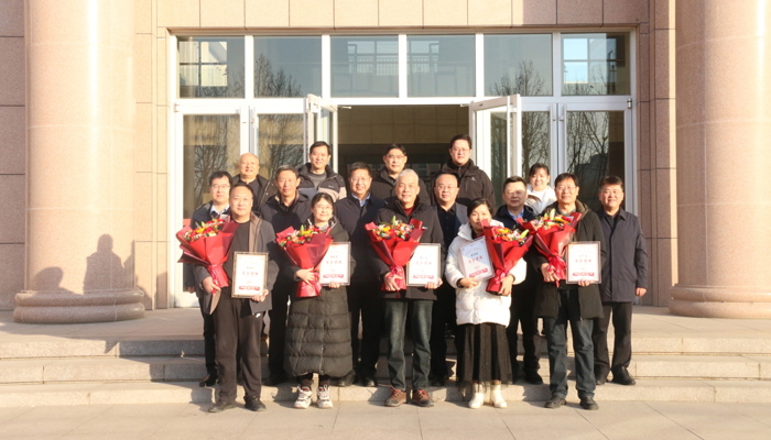 岁月鉴初心，荣休敬韶华 ——我校举行2025年退休教职工荣退仪式