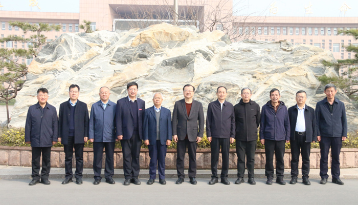 市人大领导到我校调研高中教育发展工作