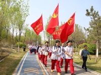 拥抱自然强身心 筑梦青春展风采