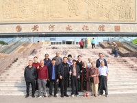 重阳情暖忆芳华  桑榆意笃话发展  ——胜利一中组织退休教师参观黄河文化馆共庆重阳节